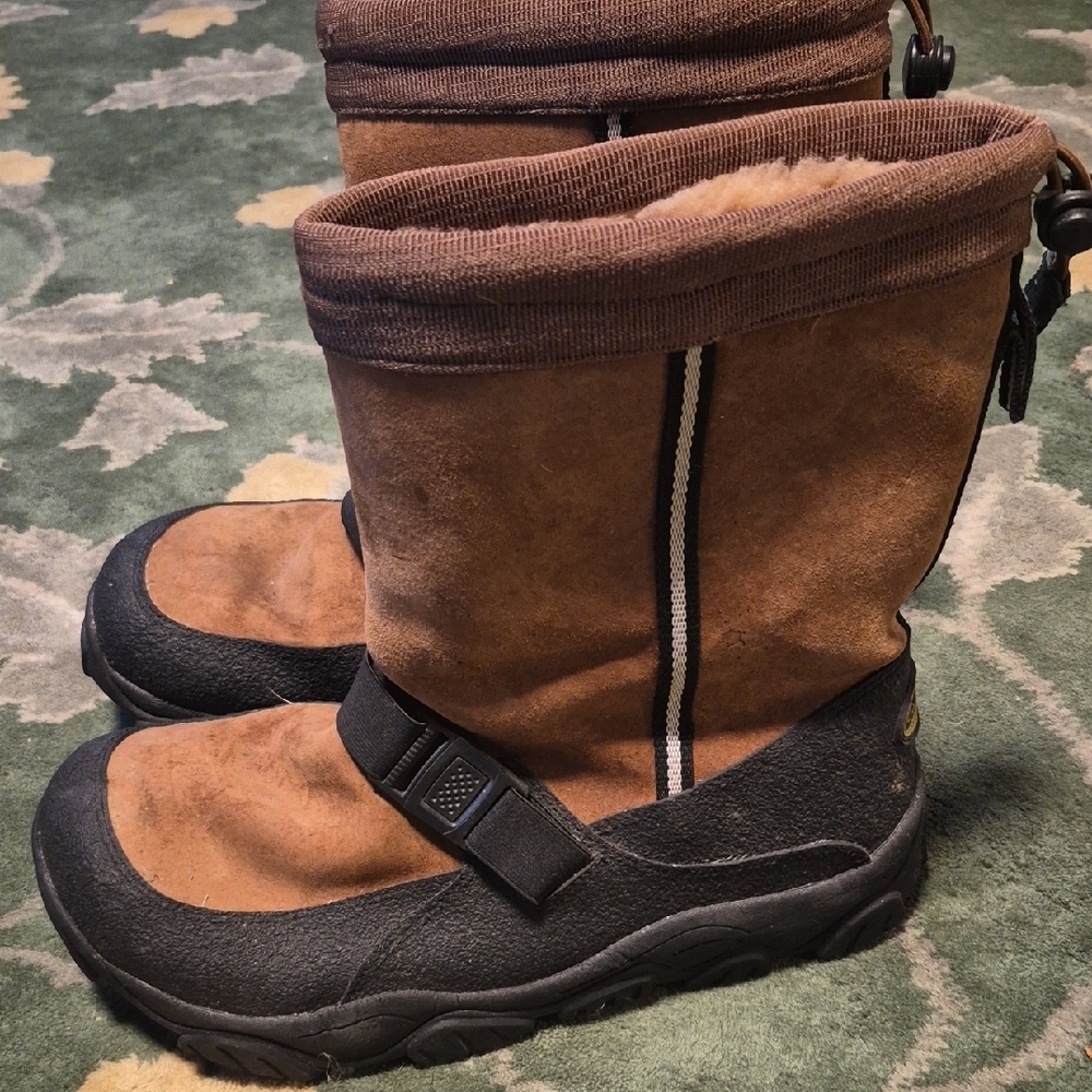 Cabela's Brown and Black Insulated Suede Winter Boots